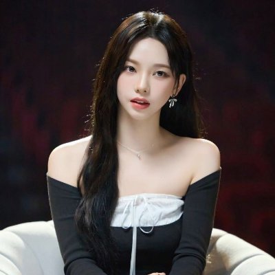 # 非公式 / woman who was born in 2000 who is destined to become a dancer in the 𝐚𝐞𝐬𝐩𝐚 group and a center