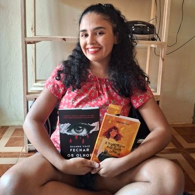 Escritora Vencedora de um wattys e finalista 🏆🏆
Apaixonada por dramas, poesias e fadas 🧚♀️ 📚🌈