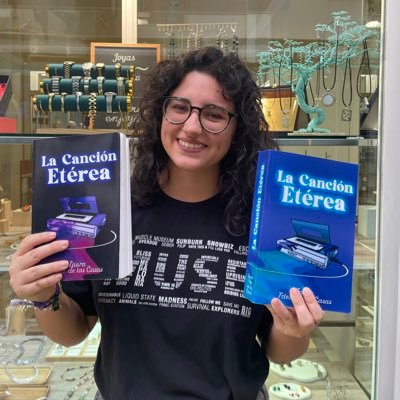 A veces firmo como Nova Suspiria. Escritora, filóloga clásica y opositora 🌌🥀 | Autora de #lacanciónetérea
#ProyectoCruz ✝️❤️🔥 is coming