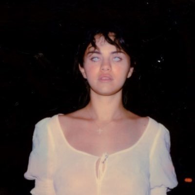 selsstained's profile picture. I deserve an applause for keeping you up late till you can’t see straight