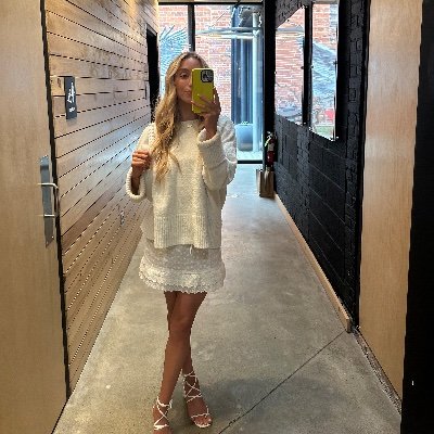 taravsullivan's profile picture. ☮️