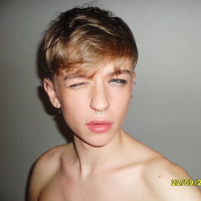 Twink identifying as an immovable object (stream immaterial by Sophie)