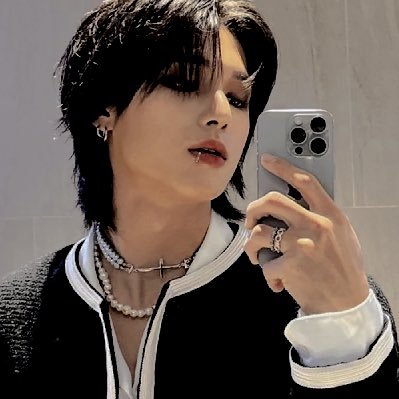 J01WY's profile picture. riding under the sunset thɑt covers us — this 𝑓eels like twi𝕝𝕚𝕘𝕙𝕥 ;