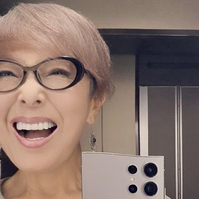 oziba19522788's profile picture. 