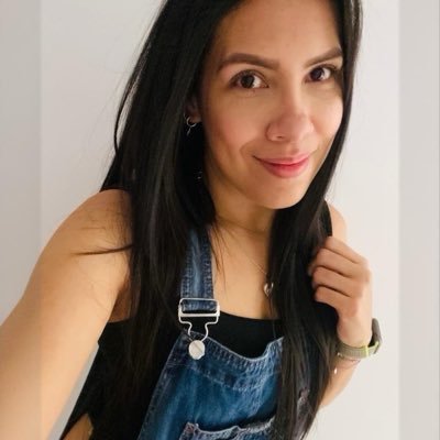 Guaireña. Mujer con sed de letras, calor de independencia y hambre de experiencia. Aventurándome a vivir en solitario y a desafiar el desempleo en colectivo.