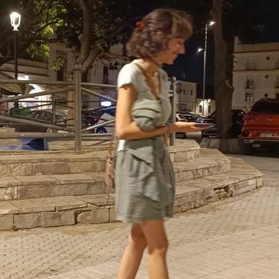 Rociosg1239's profile picture. Filóloga por defecto y escritora por corazón, aunque también me gusta ser cotilla, de ahí que me haya hecho Twitter.