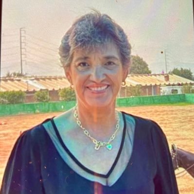 Loreba27's profile picture. 