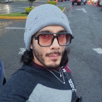 Si vieran la seguridad con la que camino,hasta pensarían que sé hacia dónde voy, me esforze tanto en madurar que me pudrí,y soy de esos que juran no ser de esos
