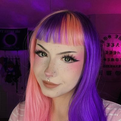 27 | petunia’s mom by day, weirdo alt mua by night | call 911 if you see me with a natural hair color