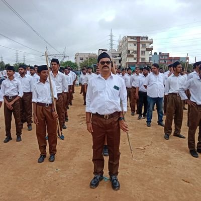 ವೃತ್ತಿಯಲ್ಲಿ ಉತ್ಪಾದನಾ ತಂತ್ರಜ್ಞ..
ಕರ್ನಾಟಕದಲ್ಲಿ ಕನ್ನಡಿಗನೇ ಸಾರ್ವಭೌಮ..ಕನ್ನಡವೇ ಸತ್ಯ ಕನ್ನಡವೇ ನಿತ್ಯ. ದೇಶದ ಅಭಿವೃದ್ಧಿಗೆ ಬಿಜೆಪಿಯೇ ಪರಿಹಾರ..