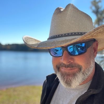 Retired Fire Chief and Proud Navy Veteran. Here for the laughs.