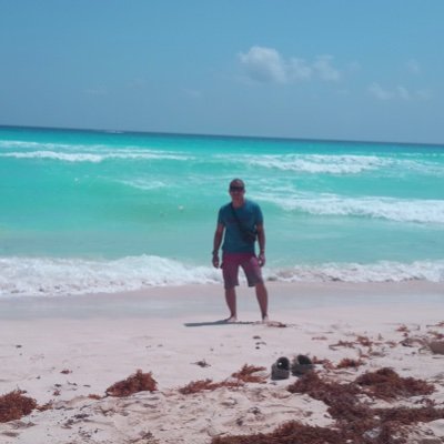 PabloFlorezH's profile picture. Senior graphic designer. Publicista. 
Ciclista y emprendedor de nuevos proyectos.
marca. branding. packaging.
Medellín - Colombia - Sur América 🇨🇴.