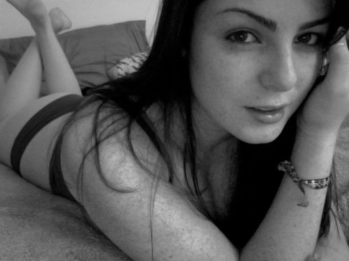 Life is a ticket to the greatest show on earth ♥
#TeamCOLOMBiAN ; #TeamLEO ; #TeamCANNABiS ; #TeamiPHONE