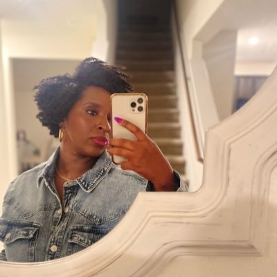 TheLovelyP's profile picture. SOMEWHERE ON VENUS. KNOW THY SELF. BE THY SELF. IT'S SIMPLE. Earring Designer.Creative Soul.| #blackbusinessowner |CEO at @BLaurenDesigns