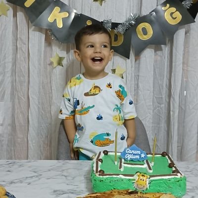 adamgibisevenle's profile picture. PUŞTLUĞUN KİTABINI YAZMIŞ İNSANLARIN DELİKANLILIK HİKAYESİ ANLATTIĞI BİR DÖNEM DE YAŞIYORUZ