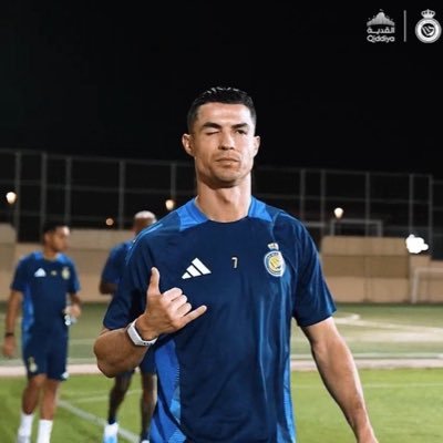 لو يمُوت الحِلم ما مات الأمَل والأمَل بالله لا يمكِن يَخيبّ.