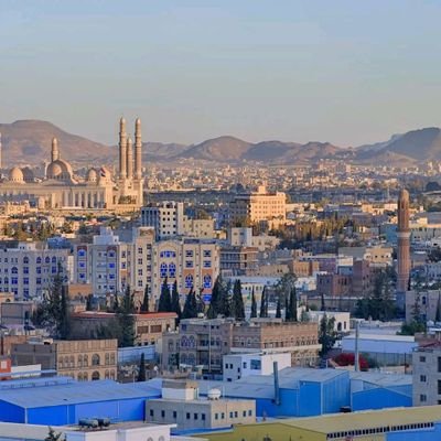 مني مساء الخير لاهل المواجيب
وأهل القلوب الطيبه والنظيفه.
مني ﻻهل الذوق باقه وترحيب
هدية ن ﻻهل النفوس العفيفه..