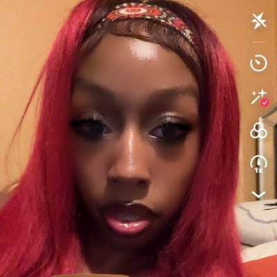 maahoganiee's profile picture. 