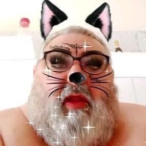 elunestearier's profile picture. 