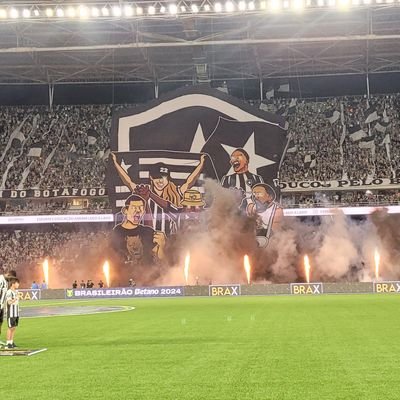 Ela/dela
.
ao @botafogo tudo.