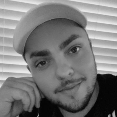 coratisherenow's profile picture. back back back again! 🏳️‍🌈 catch me on TikTok: c0r3z