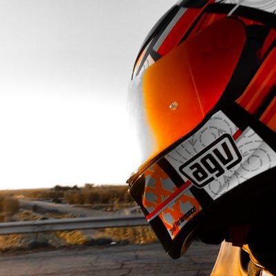 🇮🇹| Italian Ducati Rider 🏍️| Amo le curve, odio i freni 🛠️| Esperto in bestemmie 💀| Strada, adrenalina e un po' di follia 📍| Puglia