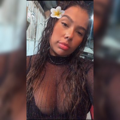 tt_sthesouza's profile picture. “Ela é de exageros, na força, no sorriso, no amor e na fé”. 🌻 'Seja refém de algo que te liberte!' _Rj❤️