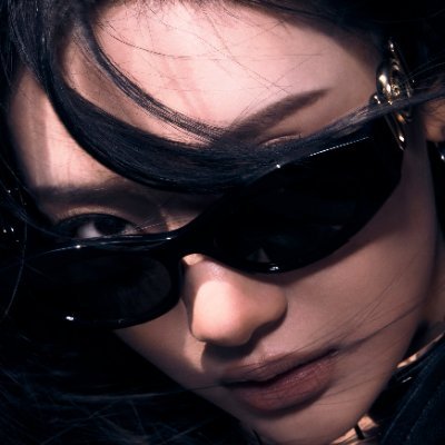 for @aespa_official's main vocalist & maknae and @Versace's Global Brand Ambassador #NINGNING #닝닝 #宁宁 #ニンニン 🦋😈