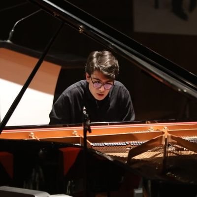Pianist 🎹🎹🎹🎵🎼🎶
Instagram: https://t.co/iwofhI6aOa
