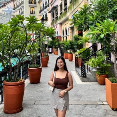 jannessav's profile picture. love me / love me not