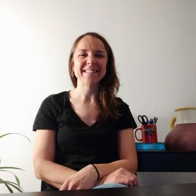 elenacases's profile picture. Apasionada de tanto: educación, atletismo, deporte, música, vida... Queriendo dar sentido a un verso de Gloria Fuertes: Soy tan original, que soy decente.