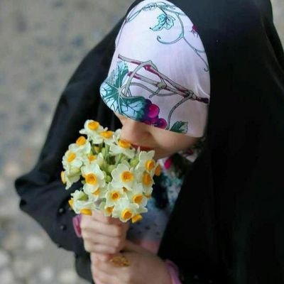 یک عمر، براى یافتن «بهار»غنچه ها را بوییدم،غافل از آنکه،«بهار» همان لبخند تو بود…