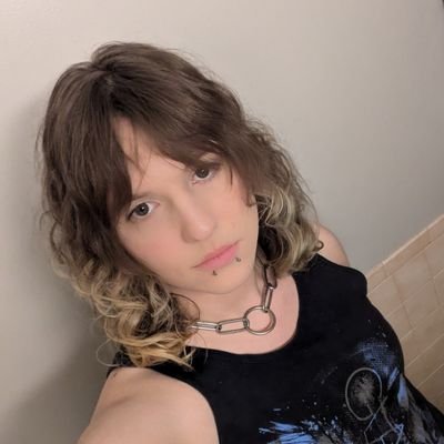 I make music. Sometimes it's good and I share it with people. Minors get blocked lol. I follow cute and pretty people. 29 years old. Poly 💜🐰🐰🐰😺💚