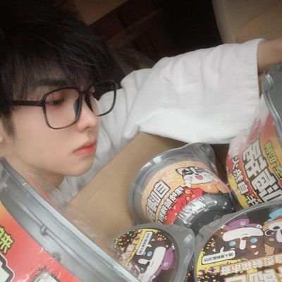 music_zheng's profile picture. เมนคนนี้ #于斌 💚 อวยคนนี้ #郑繁星 ⭐️ คือเมนขายขำกับแกงตัวเองเก่งมากมัวแต่ขำ🤣 #TUBS I am #SHANZI 💜🍾🥂