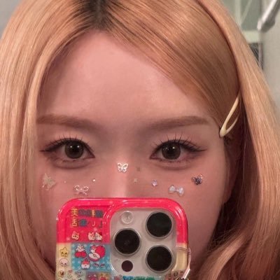 mmq_819's profile picture. 9muses’ daughter by choice, loona’s mother by the grace of god