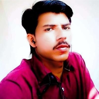 Suresh26yadav36's profile picture. कैसी मोहब्बत है तेरी
महफ़िल में मिले तो
अनजान कह दिया!!
तन्हा जो मिलै तो
जान कह दिया....

     ️