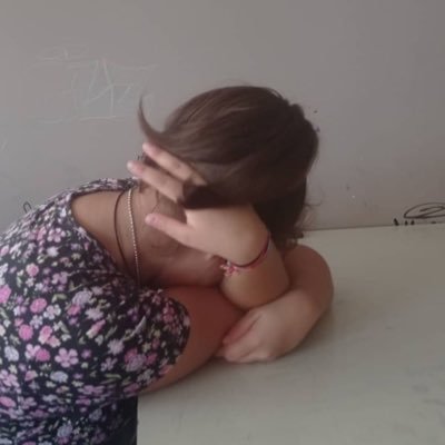 strano profilo di poesie, riflessioni, pensieri intrusivi e post da fangirl