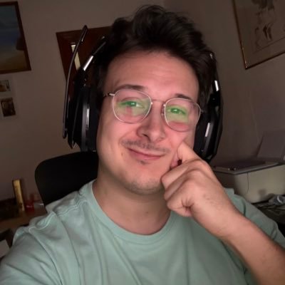| Algo bohemio 🍂
| Roleplaying 🎲
| Software Developer 💻
| Escritor de larga pausación ✒️
| Friki 🕹️
| Caótico Neutral⚔️
| Amante de los finales amargos📖