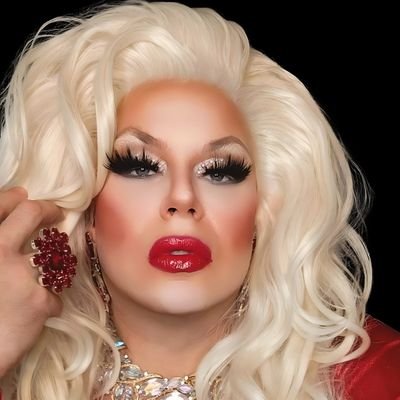 RubyDickulous's profile picture. Featured on @HGTV @JeffLewisLIVE @AppleTV
 Comedian | Writer | Producer