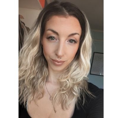 RachHalle's profile picture. 🎗️