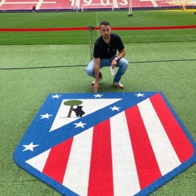 Entrenador de futbol.Analizando y debatiendo en Atletico Play