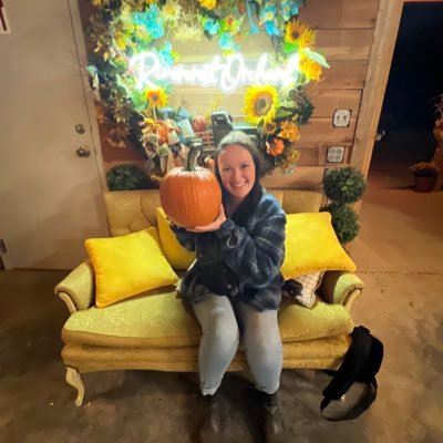 ashleyybrownlow's profile picture. 