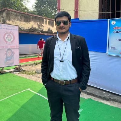 किसी के सोर से भारत का बन्दन रुक नहीं सकता।
जब तक खून मे है हलचल त्रिरंगा झुक नहीं सकता।
Advocate,Patna High Court