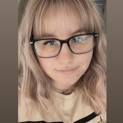 LausOz's profile picture. 29. Chronically ill. Am I too old to be a fangirl yet? 🥀