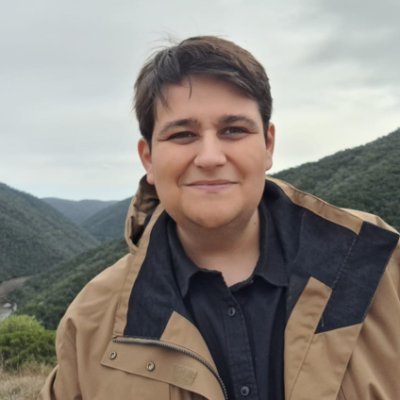 PhD, Profesor Ayudante Doctor en @UCOLetras. Grupos de investigación: @Tradit_UNED y PAIDI-SEJ 551. Líneas de investigación: TAD, EBeI, TEFL, ICTs.