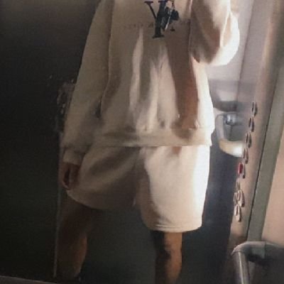 لا يجيني الي سلوبي فخم وممحون يحب الزب اكثر من الاكل والشرب باكله خرقه مثل العلك وشبعه متعه ونيك واذا كبير وسالب يدفع تعال اهم شي تخضع يمني في الرياض 27