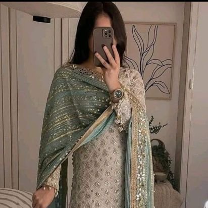 Farha_565's profile picture. 