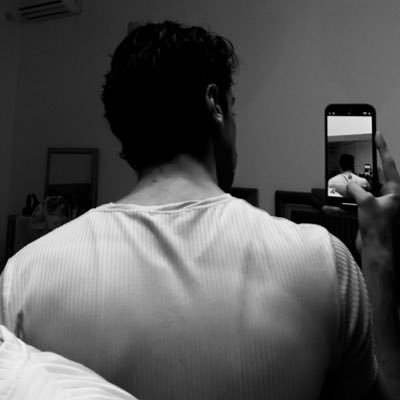 liiliiliim's profile picture. يُغلق باب اللذة عندما ينتهي وقت الوجود