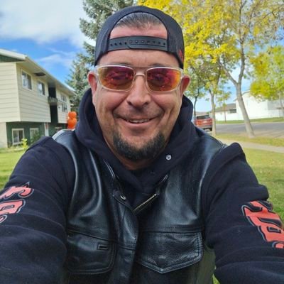 Hockey loving Canadian that isn't an asshole 😉. Throw out the odd banger. 500 days and counting Alcohol free. #TheDude #RedSox #Oilers #DirtyWater #ColdCuts