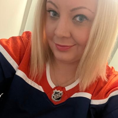 Sports is life. Dinosaurs are cool. Books are my true love. Be kind, have courage and always believe in a little magic. 🧡🇨🇦💙